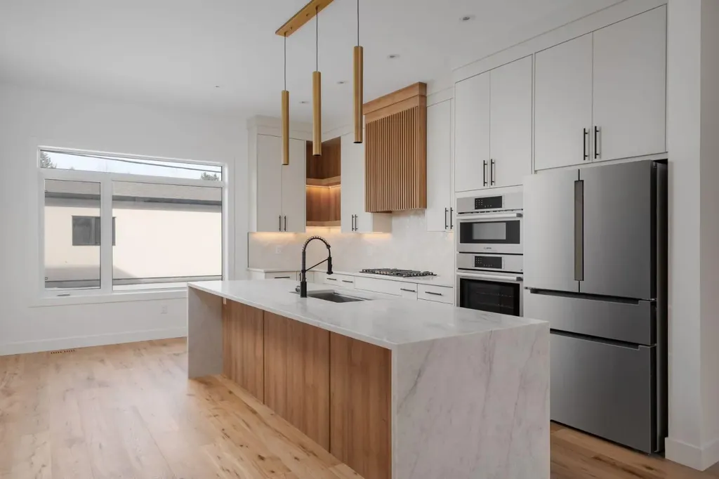2229 36 Street SW Calgary AB T3E 2Z3