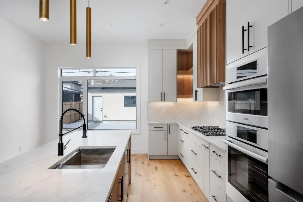 2229 36 Street SW Calgary AB T3E 2Z3
