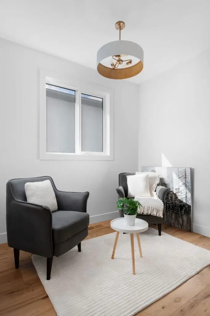 2229 36 Street SW Calgary AB T3E 2Z3