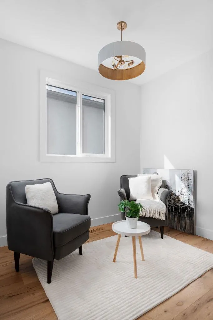 2229 36 Street SW Calgary AB T3E 2Z3
