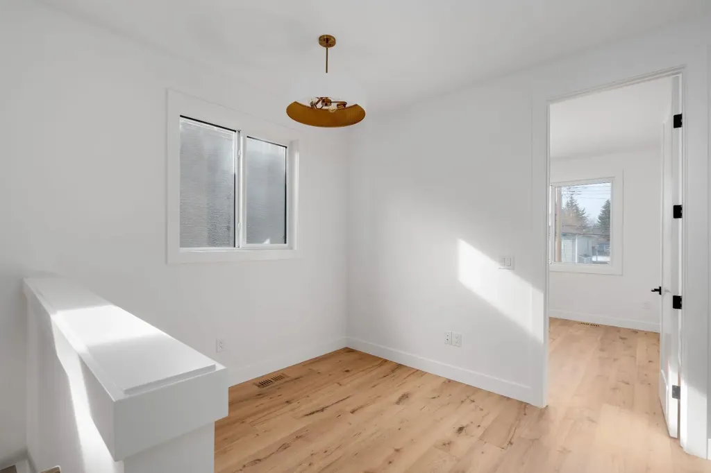 2229 36 Street SW Calgary AB T3E 2Z3