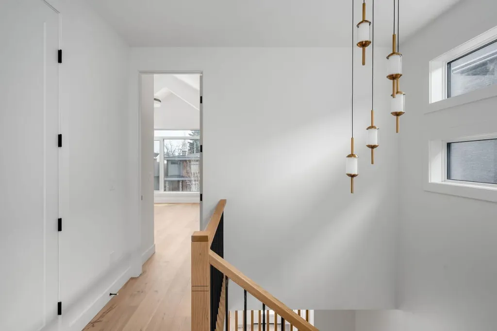 2229 36 Street SW Calgary AB T3E 2Z3