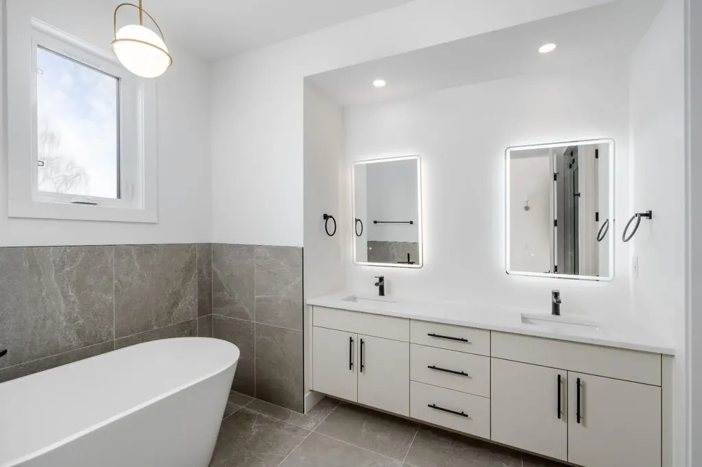 2229 36 Street SW Calgary AB T3E 2Z3