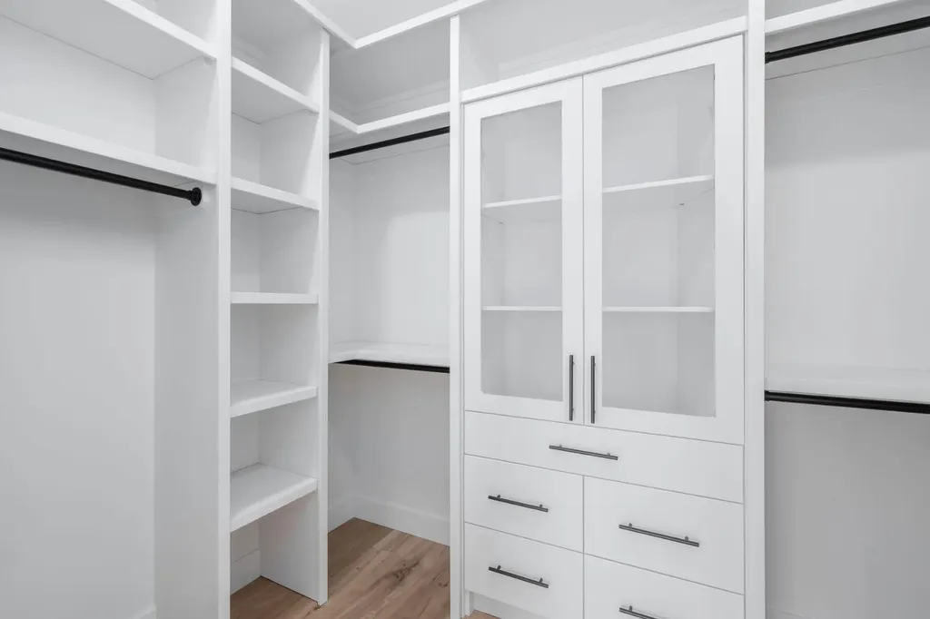 2229 36 Street SW Calgary AB T3E 2Z3