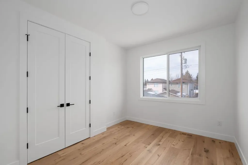 2229 36 Street SW Calgary AB T3E 2Z3