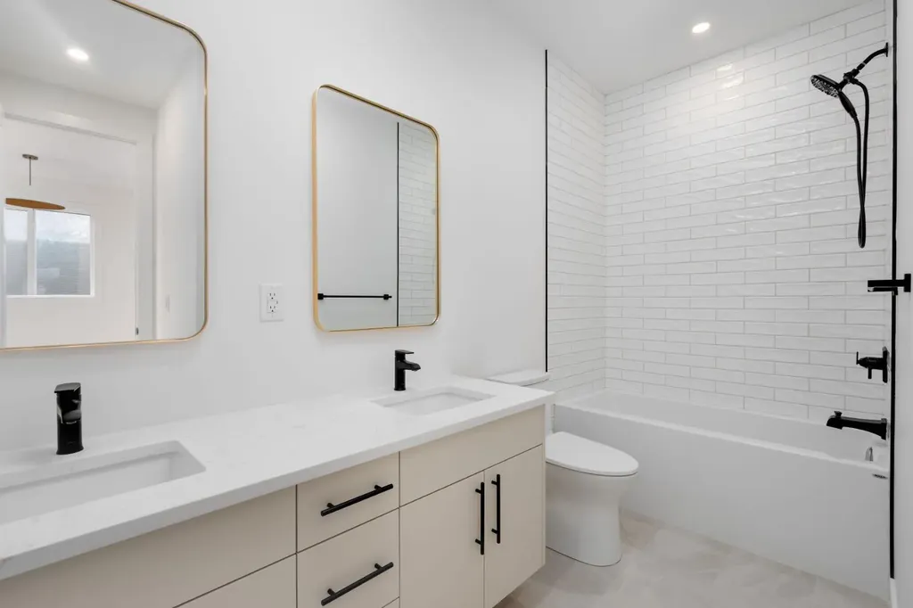 2229 36 Street SW Calgary AB T3E 2Z3