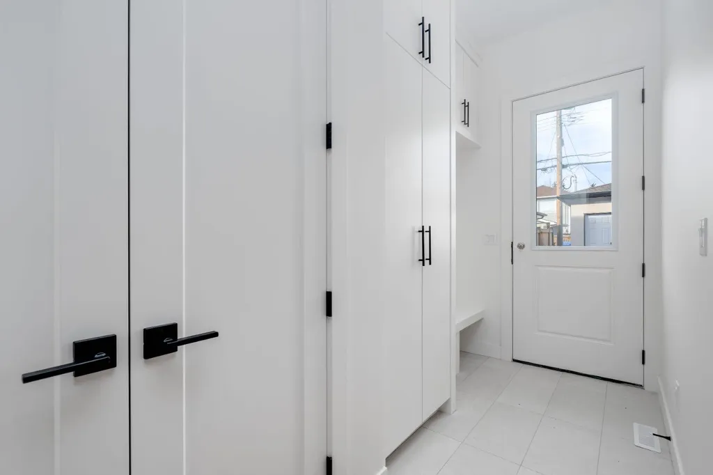2229 36 Street SW Calgary AB T3E 2Z3