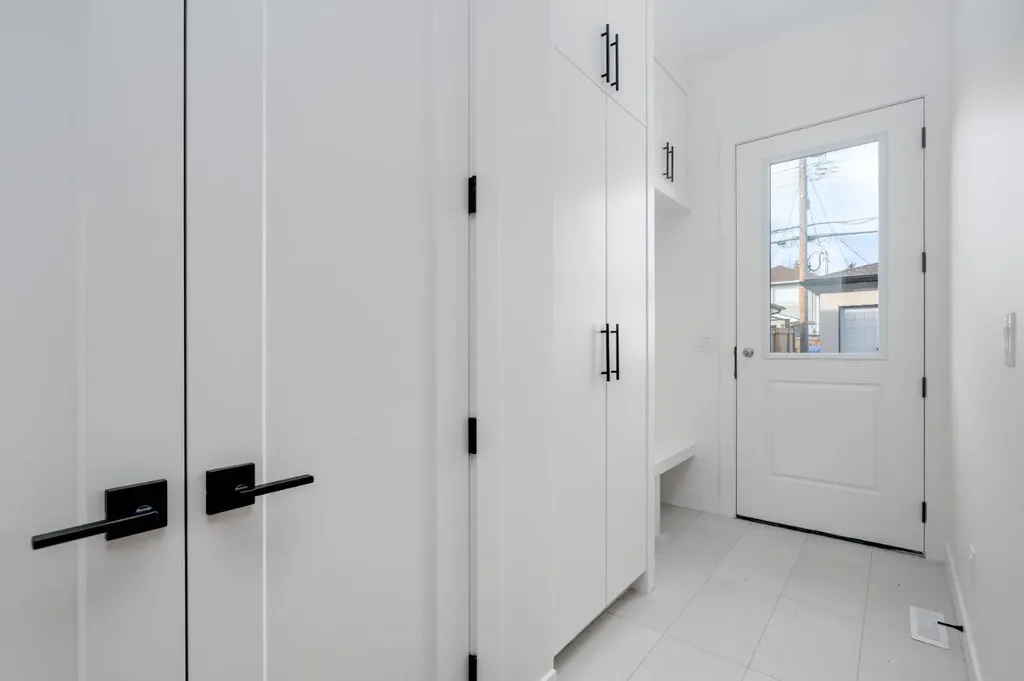 2229 36 Street SW Calgary AB T3E 2Z3