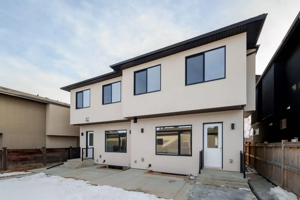 2229 36 Street SW Calgary AB T3E 2Z3