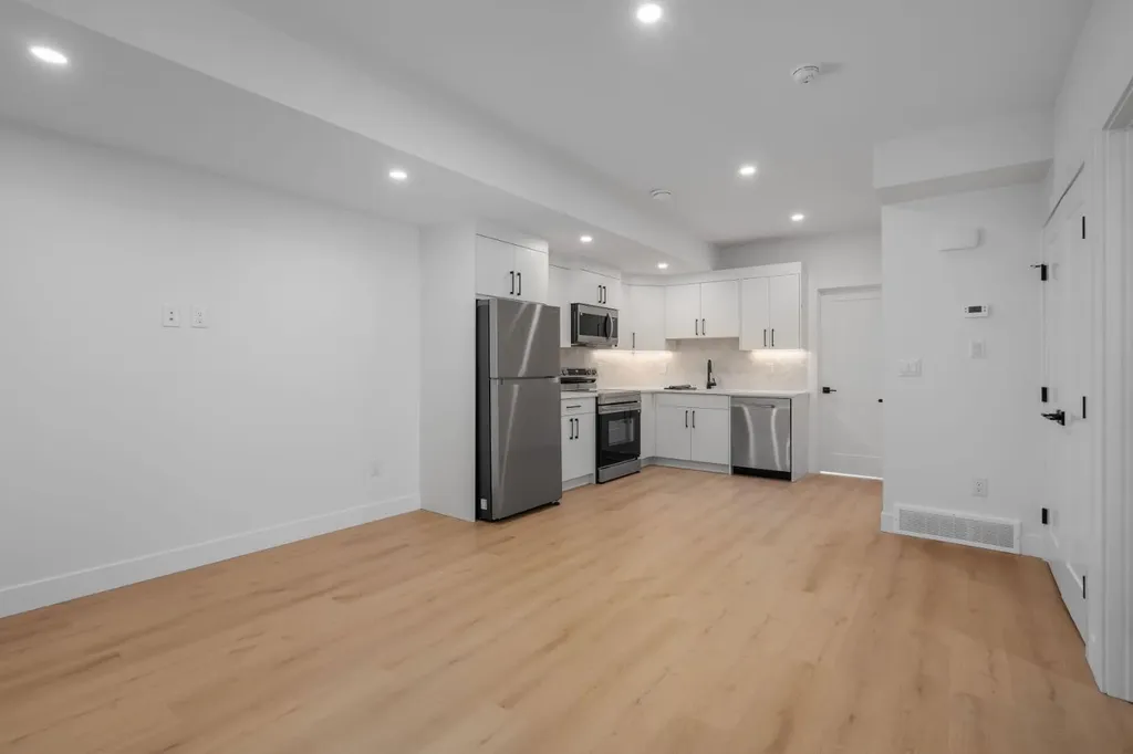 2229 36 Street SW Calgary AB T3E 2Z3