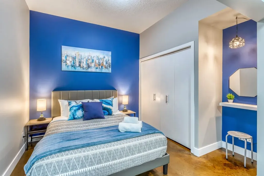 135 13 Avenue SW Calgary AB T2R 0V5