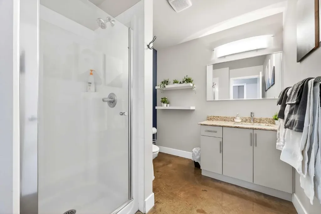 135 13 Avenue SW Calgary AB T2R 0V5