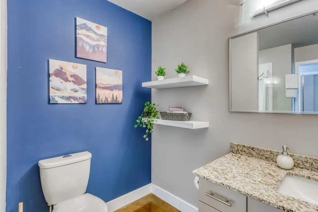 135 13 Avenue SW Calgary AB T2R 0V5