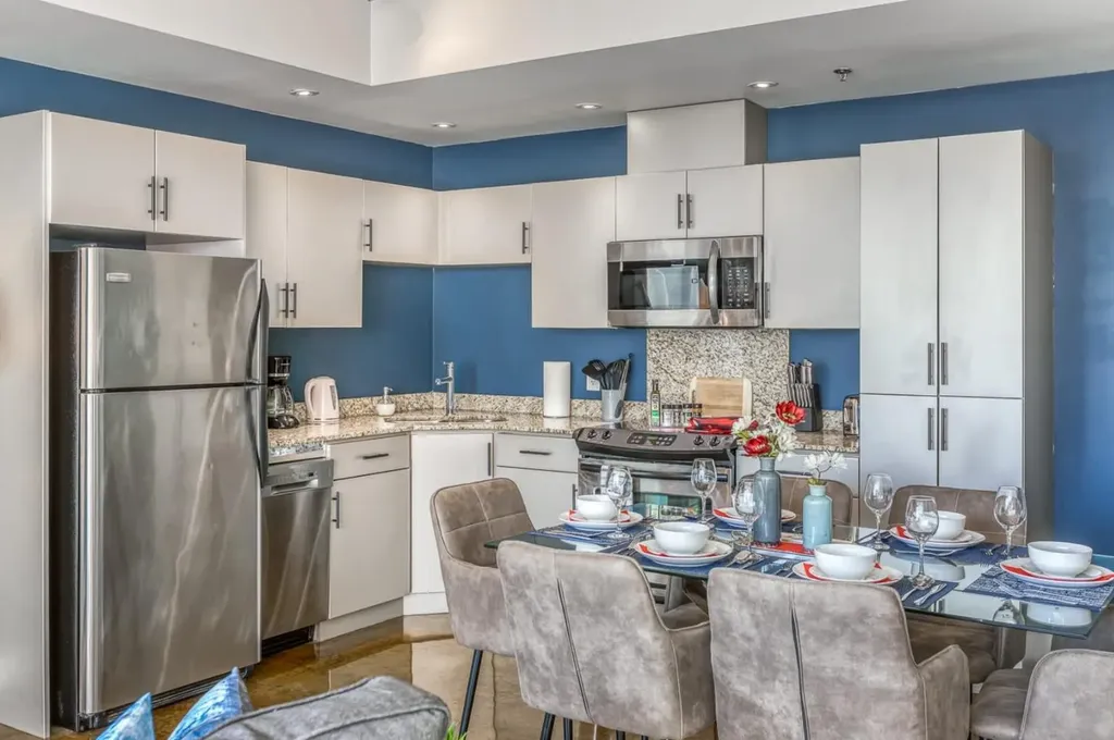 135 13 Avenue SW Calgary AB T2R 0V5