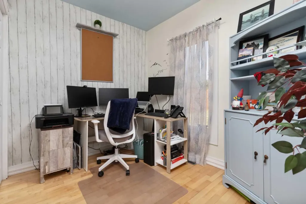 5025 54 Street Daysland AB T0B 1A0