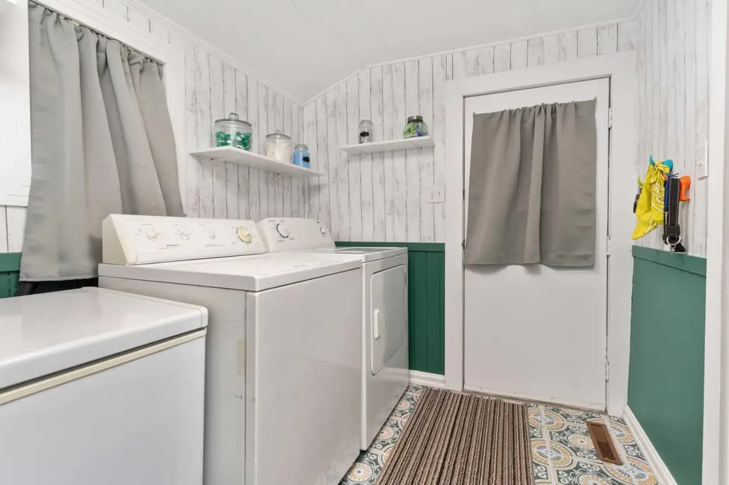 5025 54 Street Daysland AB T0B 1A0