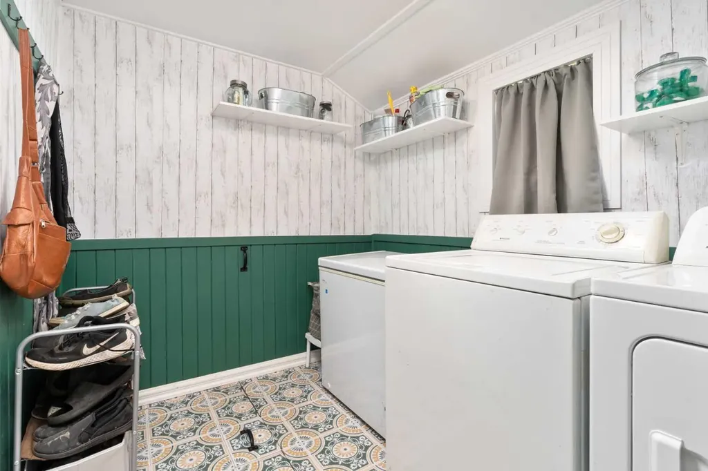 5025 54 Street Daysland AB T0B 1A0