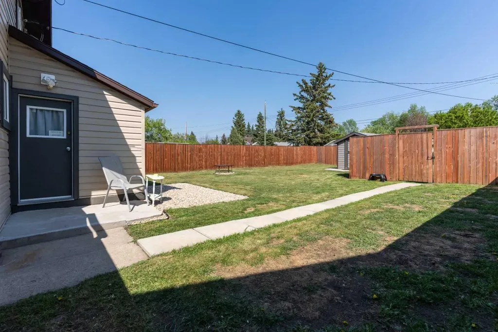 5025 54 Street Daysland AB T0B 1A0