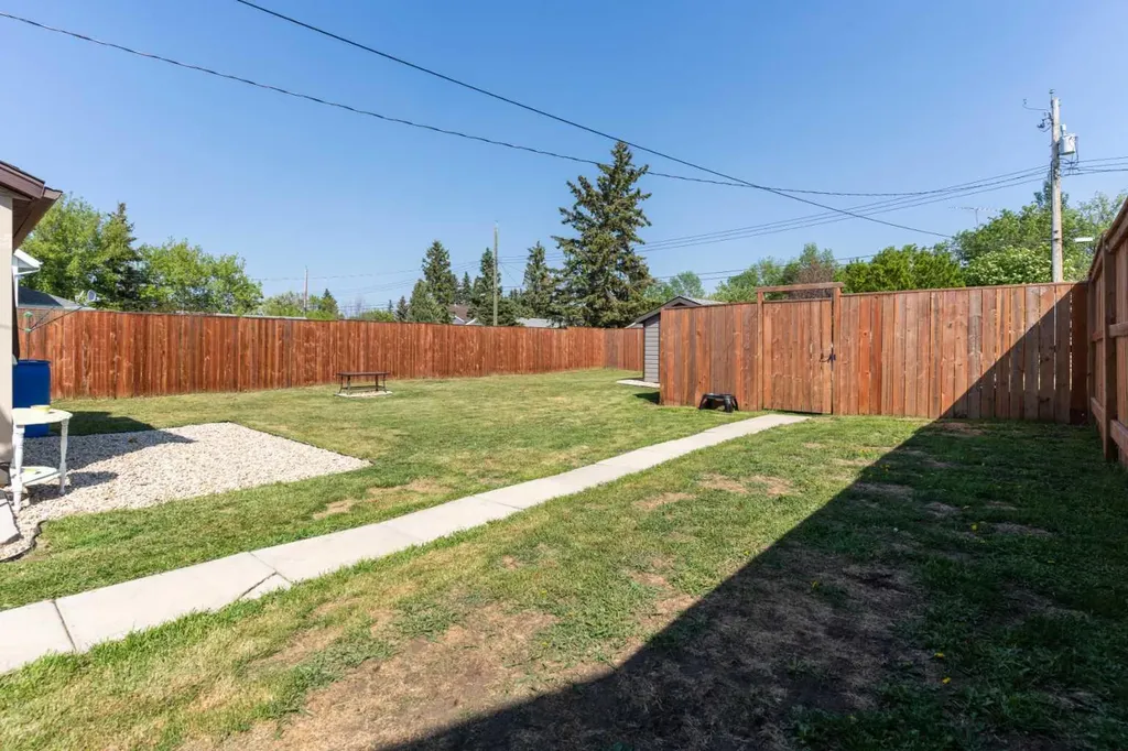 5025 54 Street Daysland AB T0B 1A0