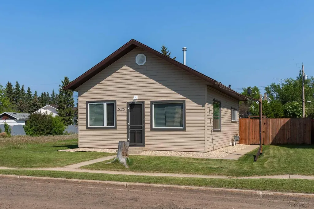 5025 54 Street Daysland AB T0B 1A0