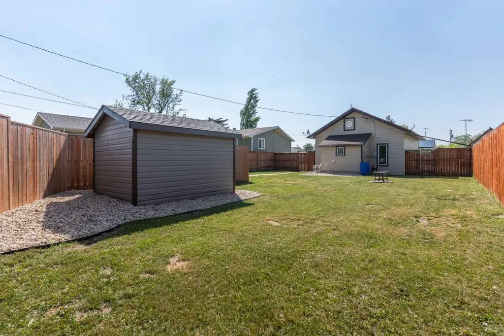 5025 54 Street Daysland AB T0B 1A0