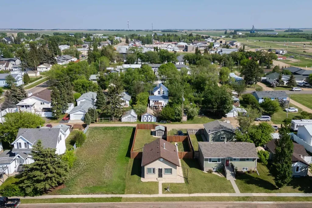 5025 54 Street Daysland AB T0B 1A0