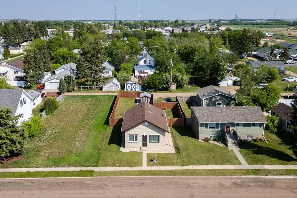 5025 54 Street Daysland AB T0B 1A0