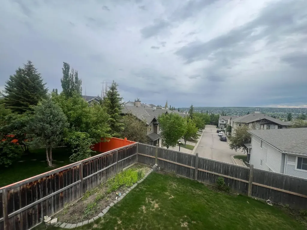 79 Pantego Way NW Calgary AB T3k0K6