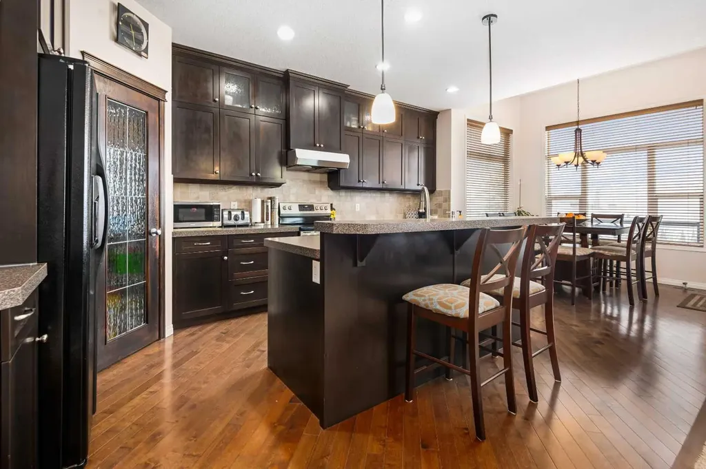 79 Pantego Way NW Calgary AB T3k0K6