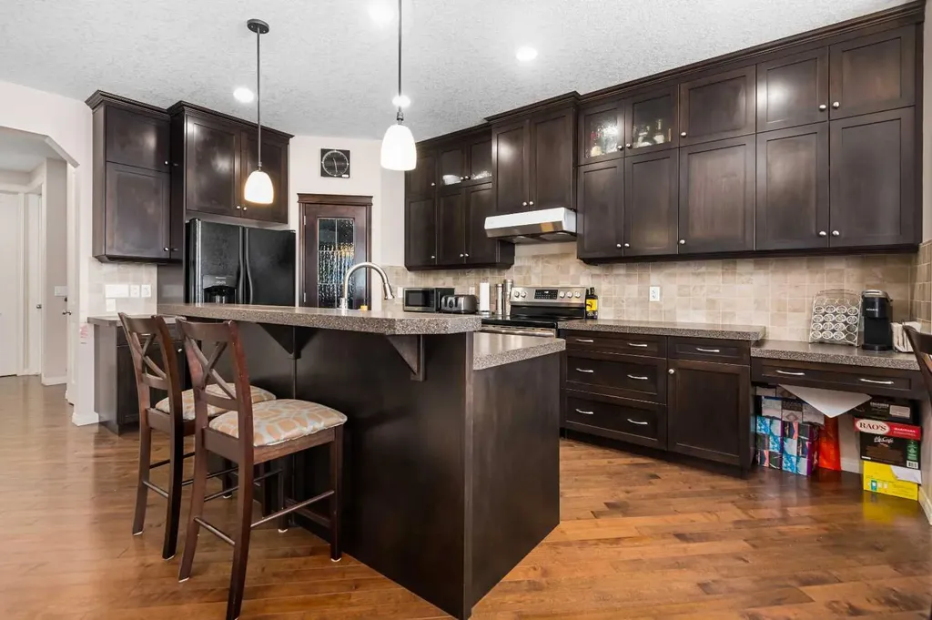 79 Pantego Way NW Calgary AB T3k0K6