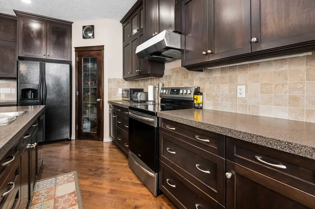 79 Pantego Way NW Calgary AB T3k0K6