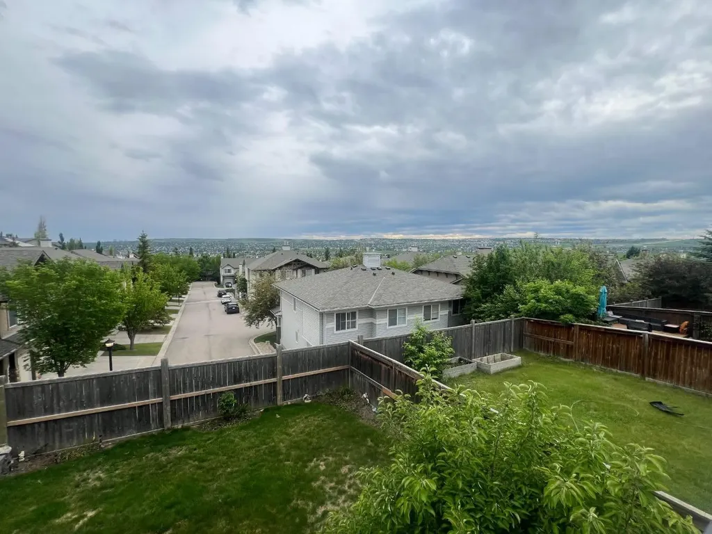 79 Pantego Way NW Calgary AB T3k0K6