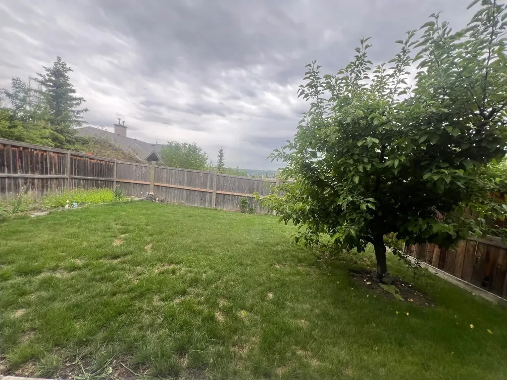 79 Pantego Way NW Calgary AB T3k0K6