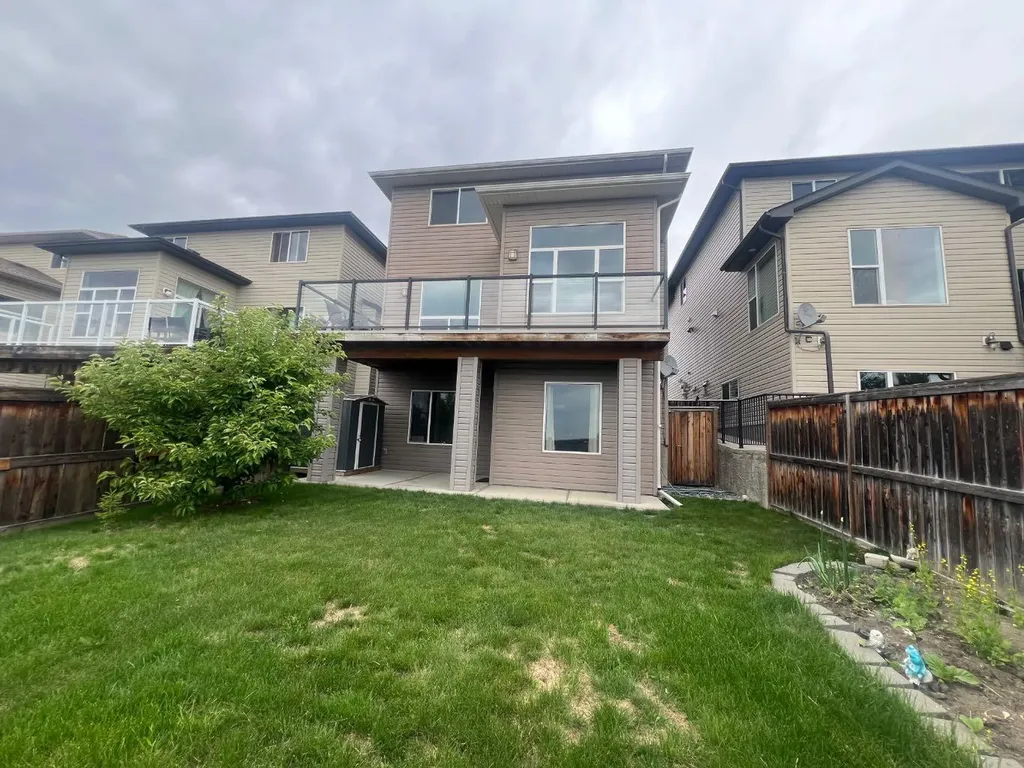 79 Pantego Way NW Calgary AB T3k0K6