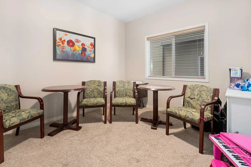 79 Pantego Way NW Calgary AB T3k0K6