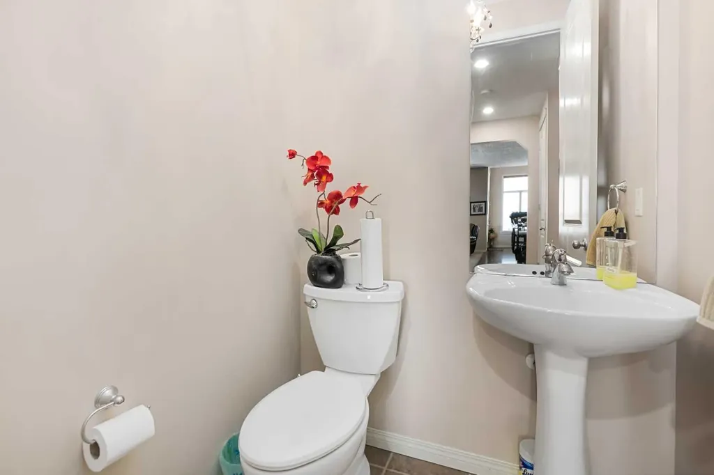 79 Pantego Way NW Calgary AB T3k0K6