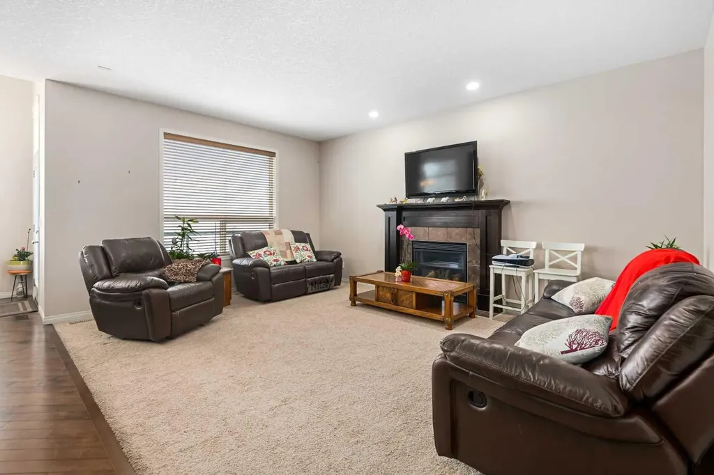 79 Pantego Way NW Calgary AB T3k0K6