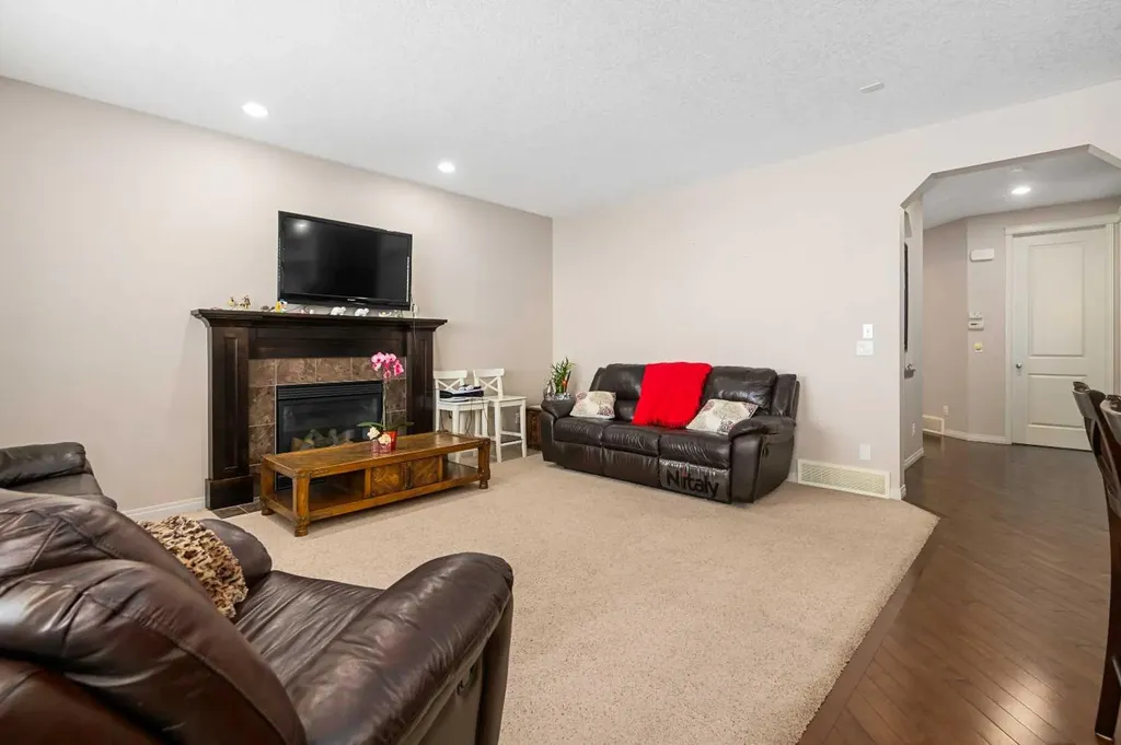 79 Pantego Way NW Calgary AB T3k0K6