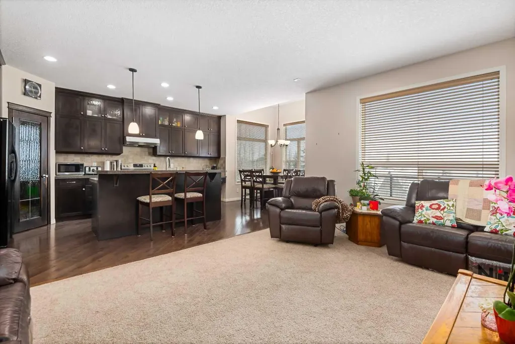 79 Pantego Way NW Calgary AB T3k0K6