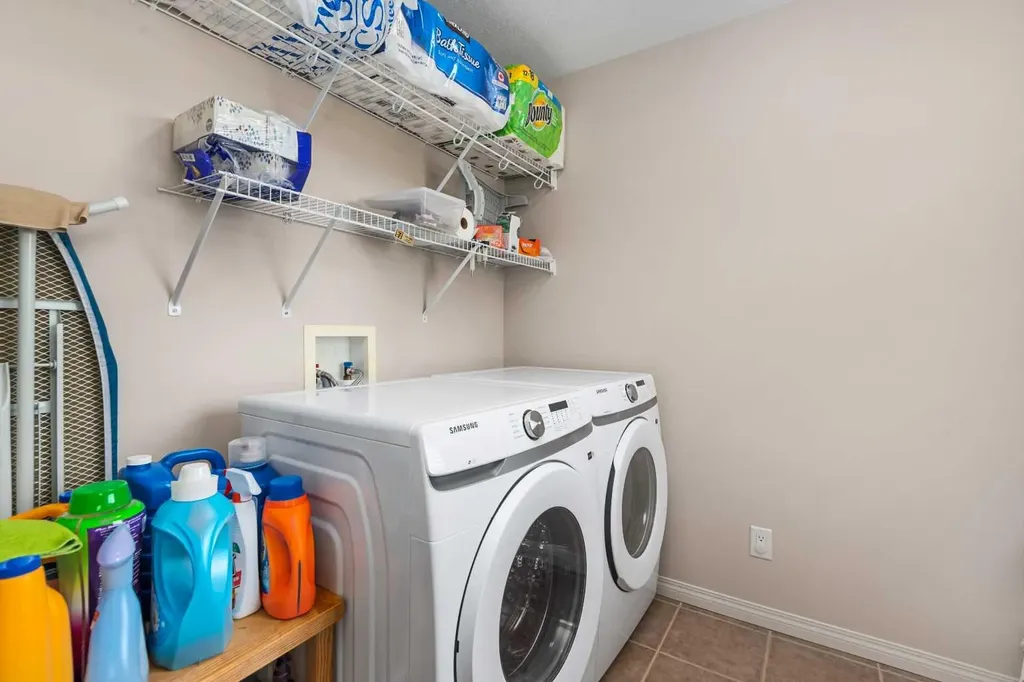 79 Pantego Way NW Calgary AB T3k0K6