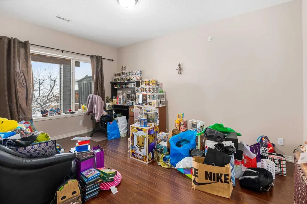 79 Pantego Way NW Calgary AB T3k0K6