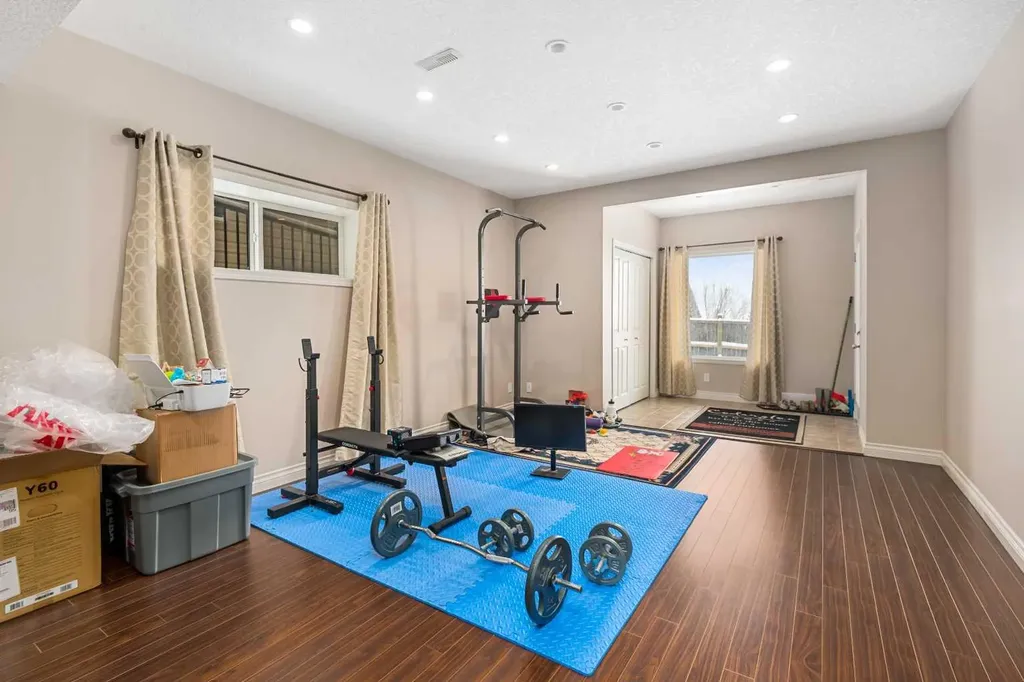 79 Pantego Way NW Calgary AB T3k0K6