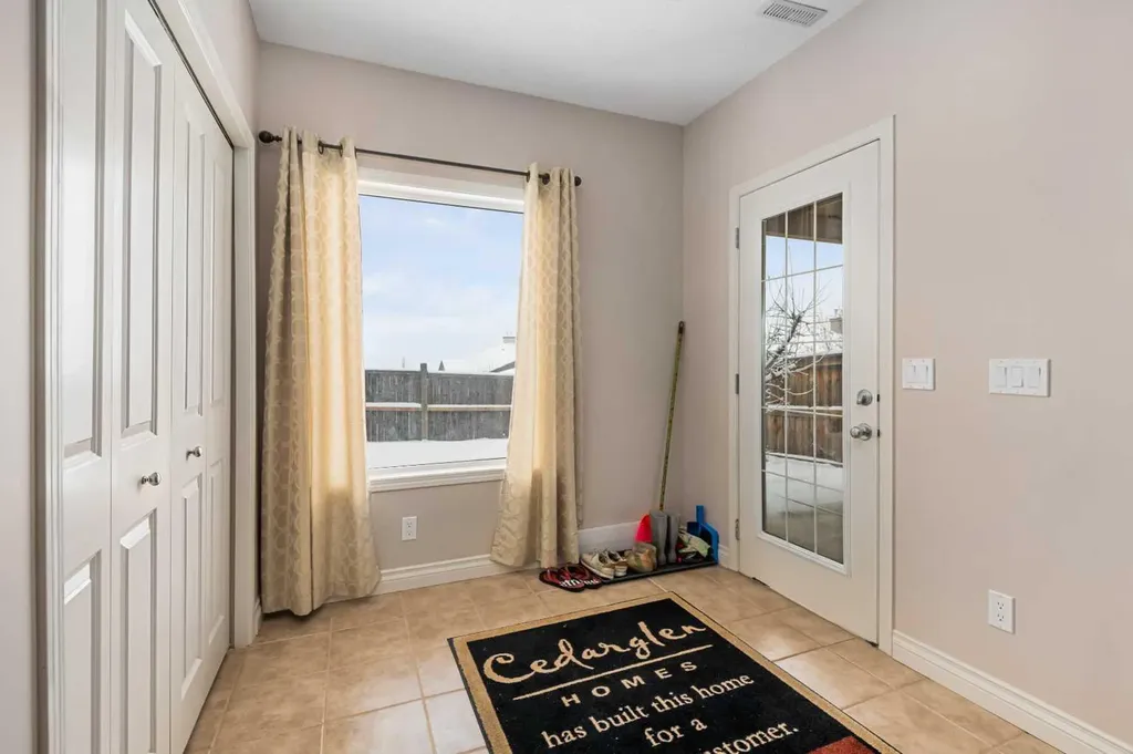 79 Pantego Way NW Calgary AB T3k0K6