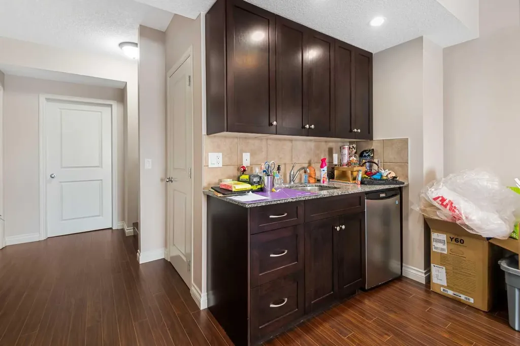 79 Pantego Way NW Calgary AB T3k0K6