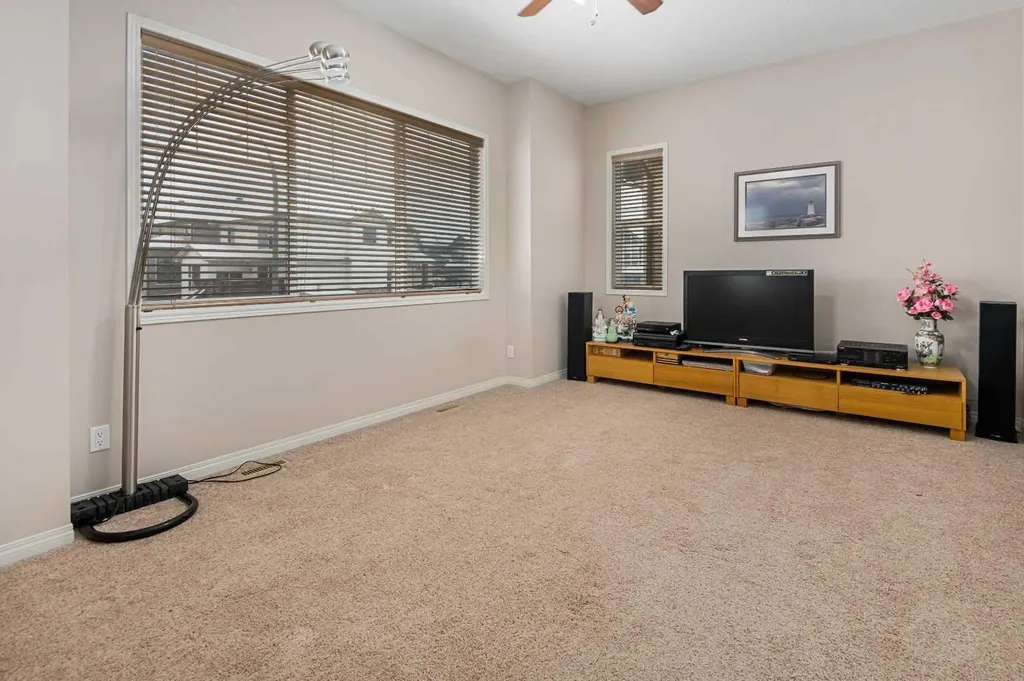 79 Pantego Way NW Calgary AB T3k0K6