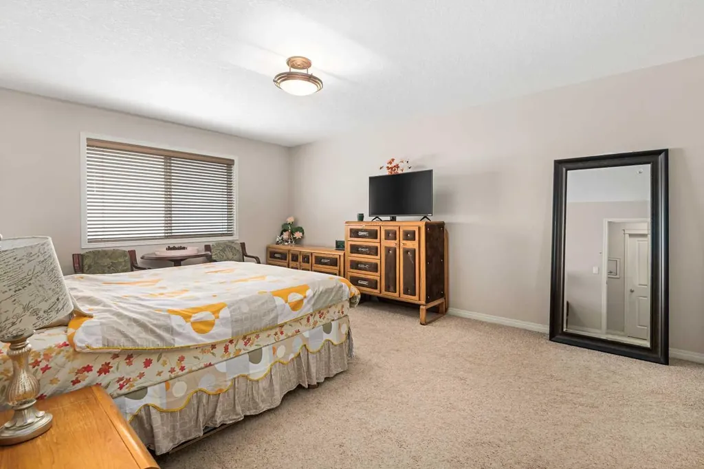79 Pantego Way NW Calgary AB T3k0K6
