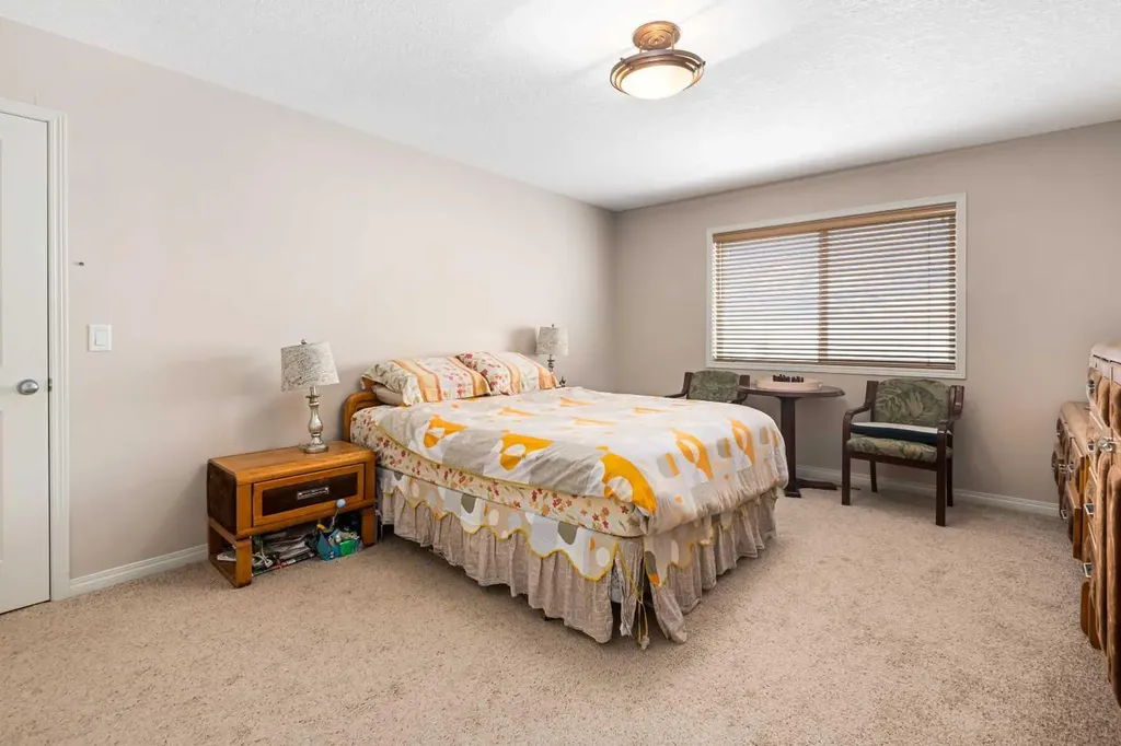 79 Pantego Way NW Calgary AB T3k0K6
