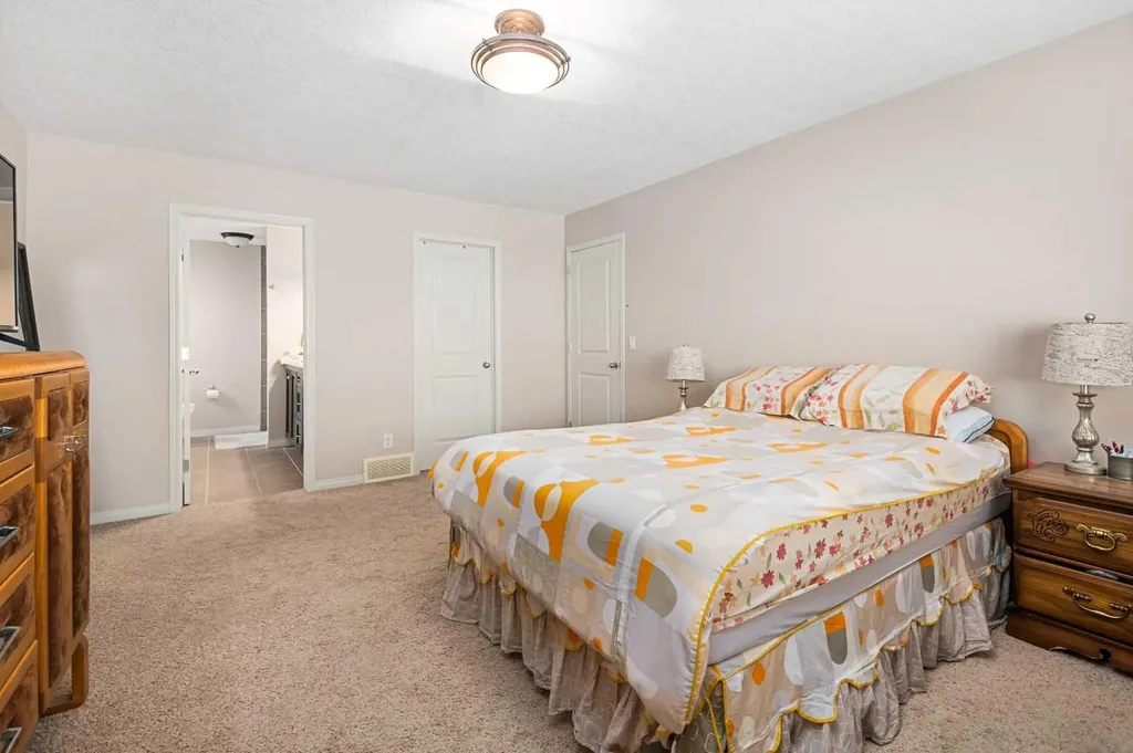 79 Pantego Way NW Calgary AB T3k0K6