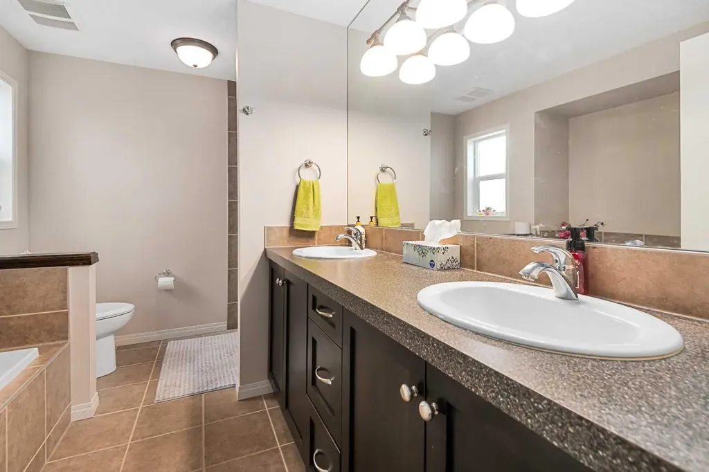 79 Pantego Way NW Calgary AB T3k0K6