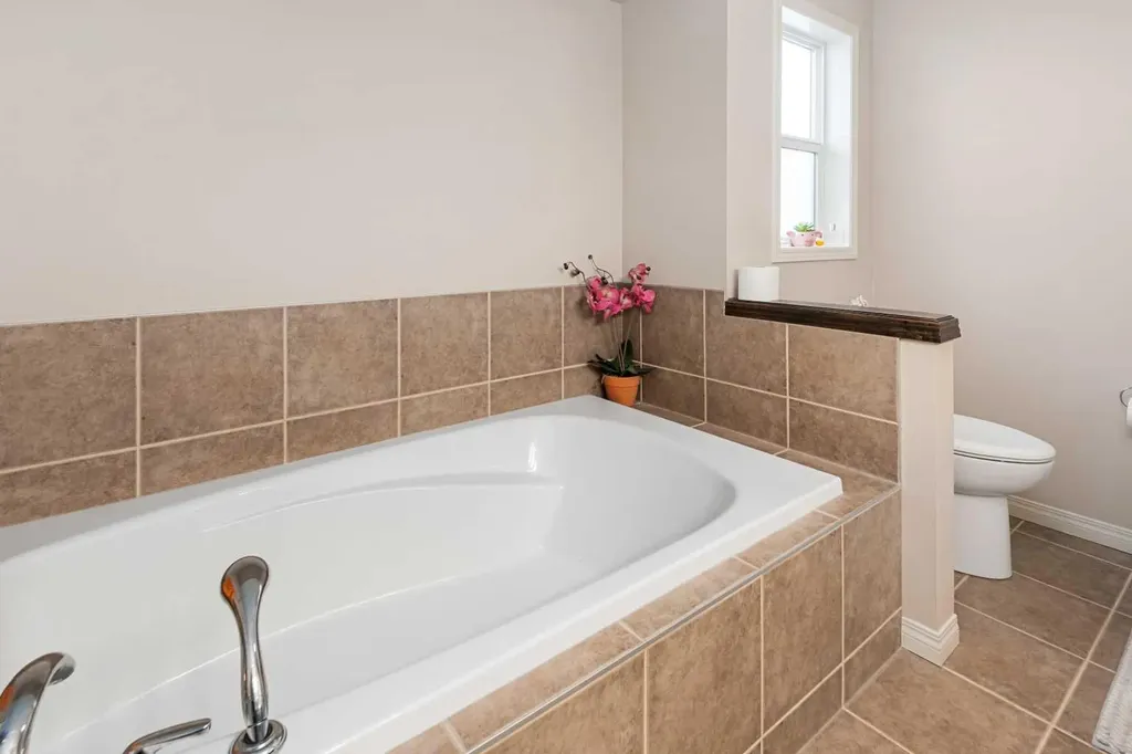 79 Pantego Way NW Calgary AB T3k0K6